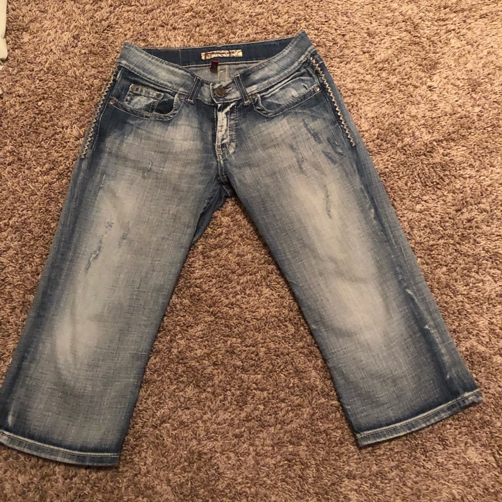 Buckle Bke distressed Capri pants 28